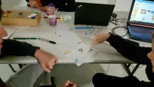 Kinder tüfteln an ihrer Spielidee (WE ARE Game Jam 2024)